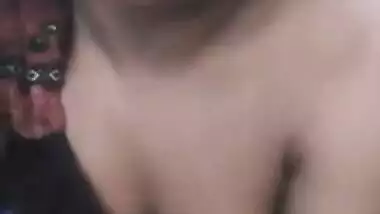 Adorable Indian girl sings XXX song making viewers in mood for sex