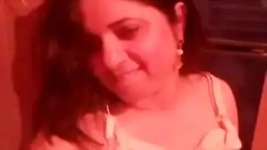 Desi woman demonstrates on cam XXX tits and vagina that crave for sex