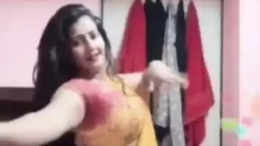 Indian Desi bhabhi seductive dance