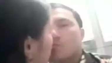 lucknow university couple kissing
