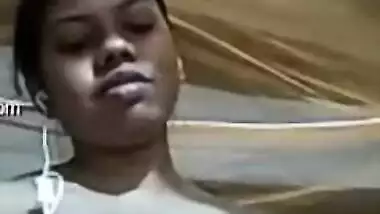 Desi girl puts on earphones to hear guy's porn requests better