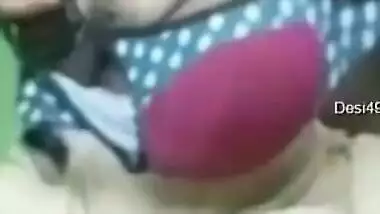 Indian aunty takes off bra to brag about XXX fruits on the camera