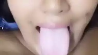 Naked Desi bombshell gently massages her XXX vagina in the bedroom