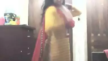 bengali girl inhalwaruittriping and trying dresses 2