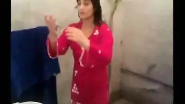Desi girlfriend Saleena self made bathroom video exposed