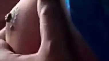 Indian pulls XXX sari up and guy touches her sex appealing boobs